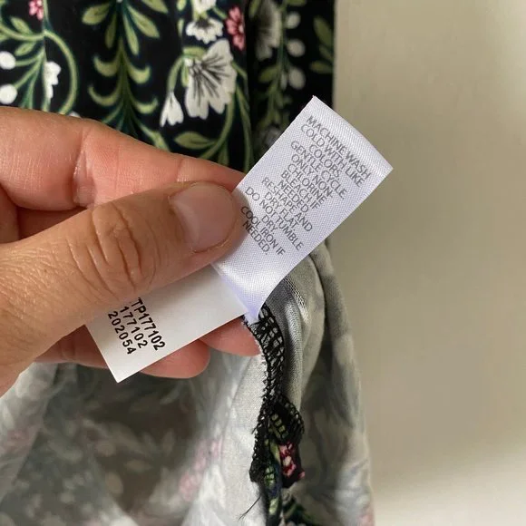 J Jill Womens Shirt Floral Boatneck Size PS Black Spring Casual Flower Blouse - Picture 13 of 13